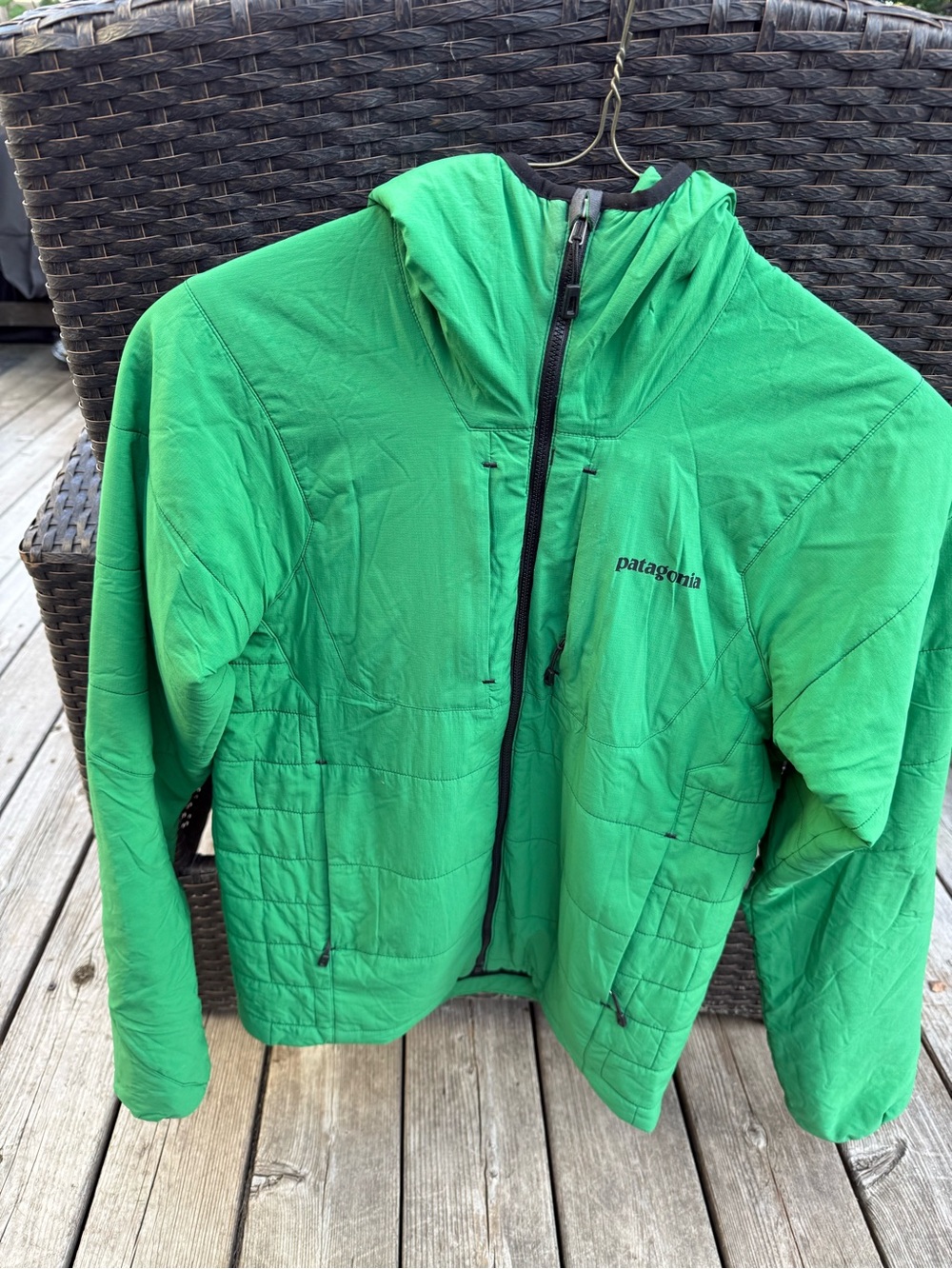 Patagonia men’s XS Green Insulated Hooded Jacket